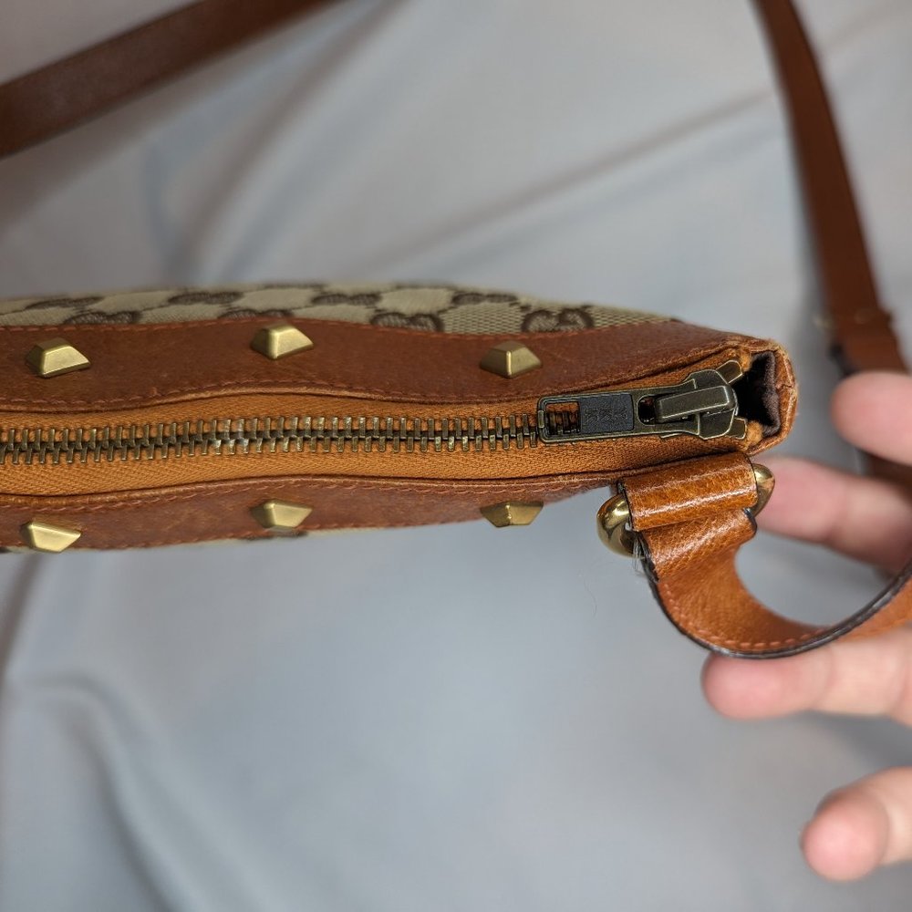 GUCCI Studded Flat Messenger Bag - Picture 6 of 11